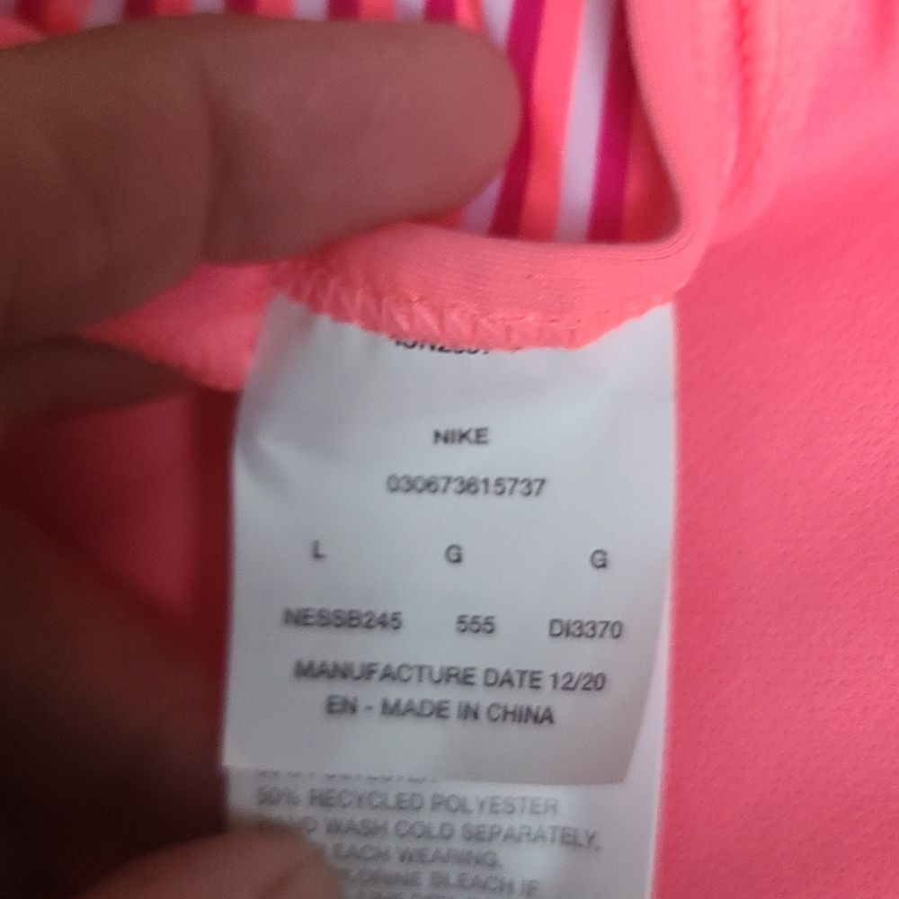 NIKE Workout top. - Picture 11 of 12